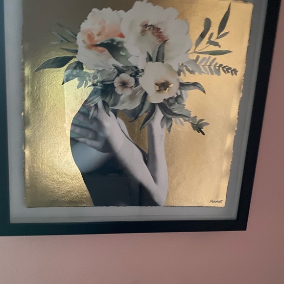 Picture Of Women With Flowers - Picture 5 of 5